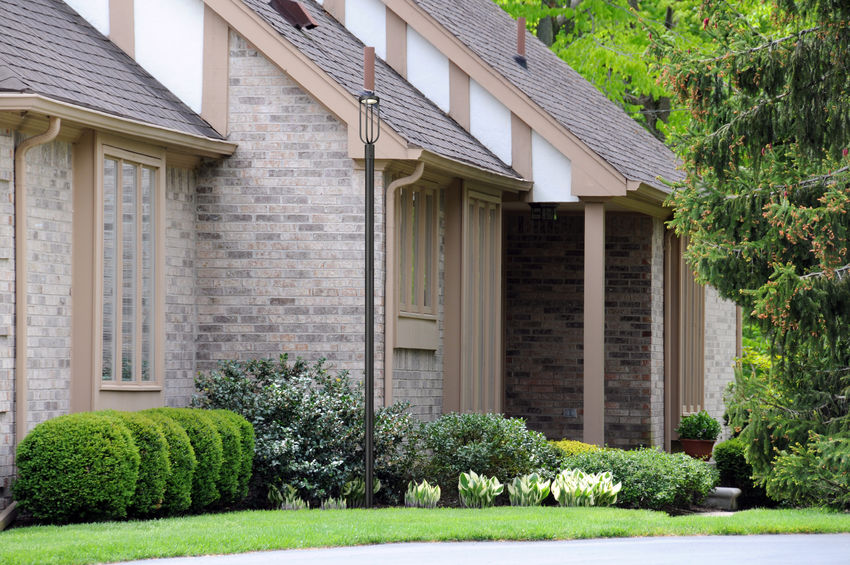 LELAND Luminaire sur poteau Noir DEL INTÉGRÉ - 5005PHM-5009P120-BK | Z-LITE