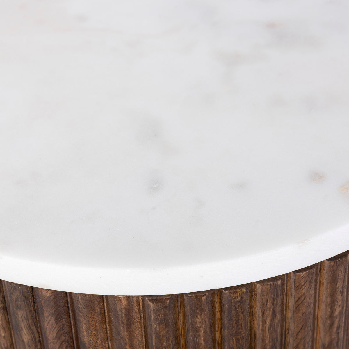 Table d’appoint ronde avec rangement Reyna – fini NOYER/BLANC | World Wide