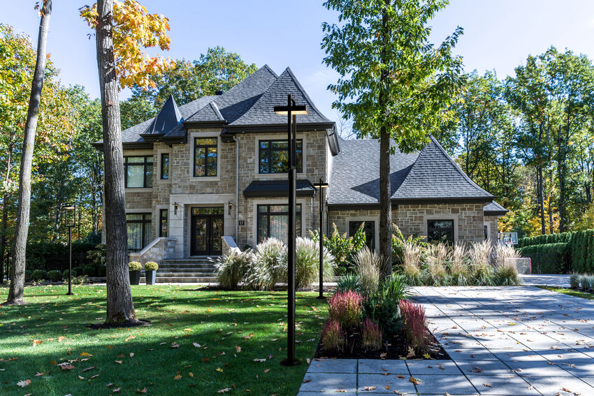 LUTTREL Luminaire sur poteau Noir DEL INTÉGRÉ - 566PHXLR-567P-BK-LED | Z-LITE