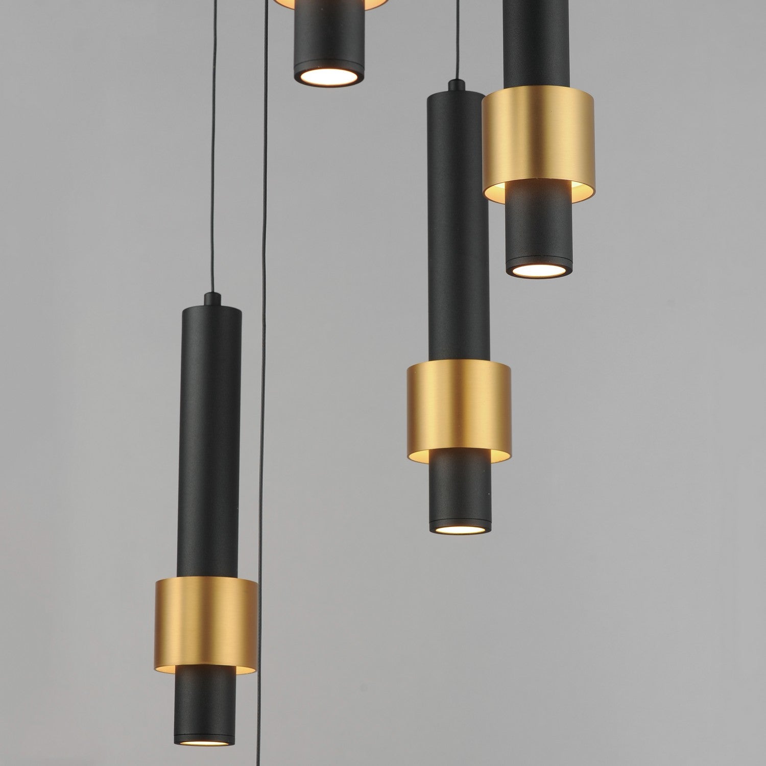 Suspension DEL | Reveal