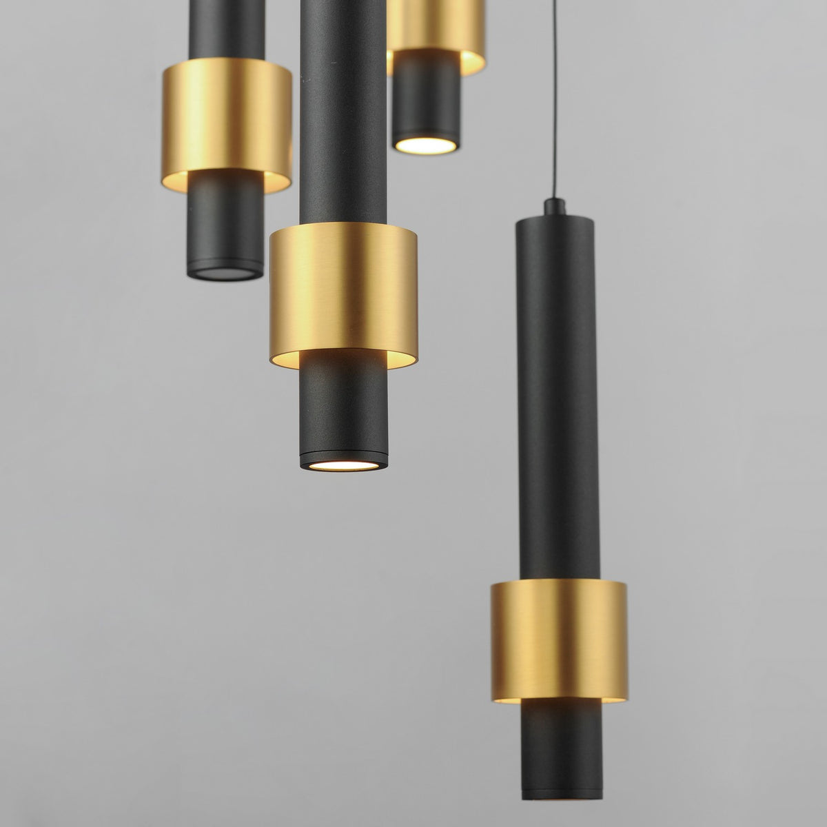 Suspension DEL | Reveal