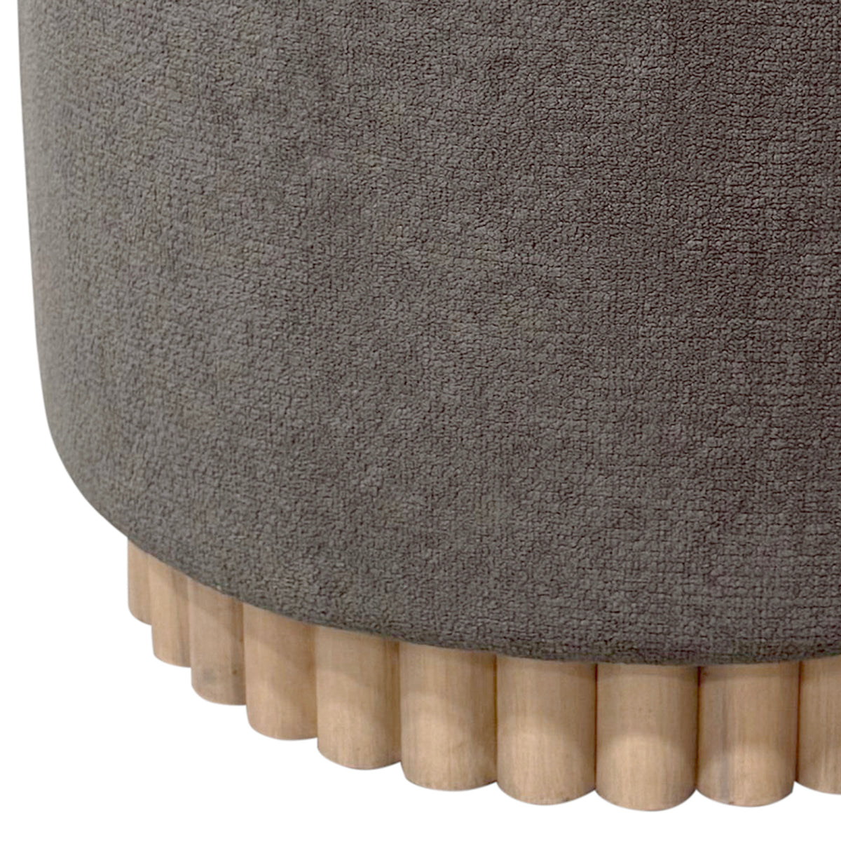 Ottomane de rangement ronde Sadie – fini CHARBON CHAUD/NATUREL | World Wide