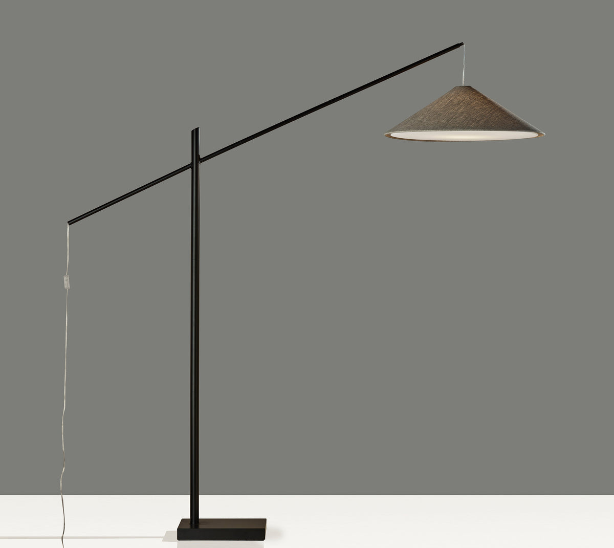 Lampadaire arqué | Hogan — Adesso