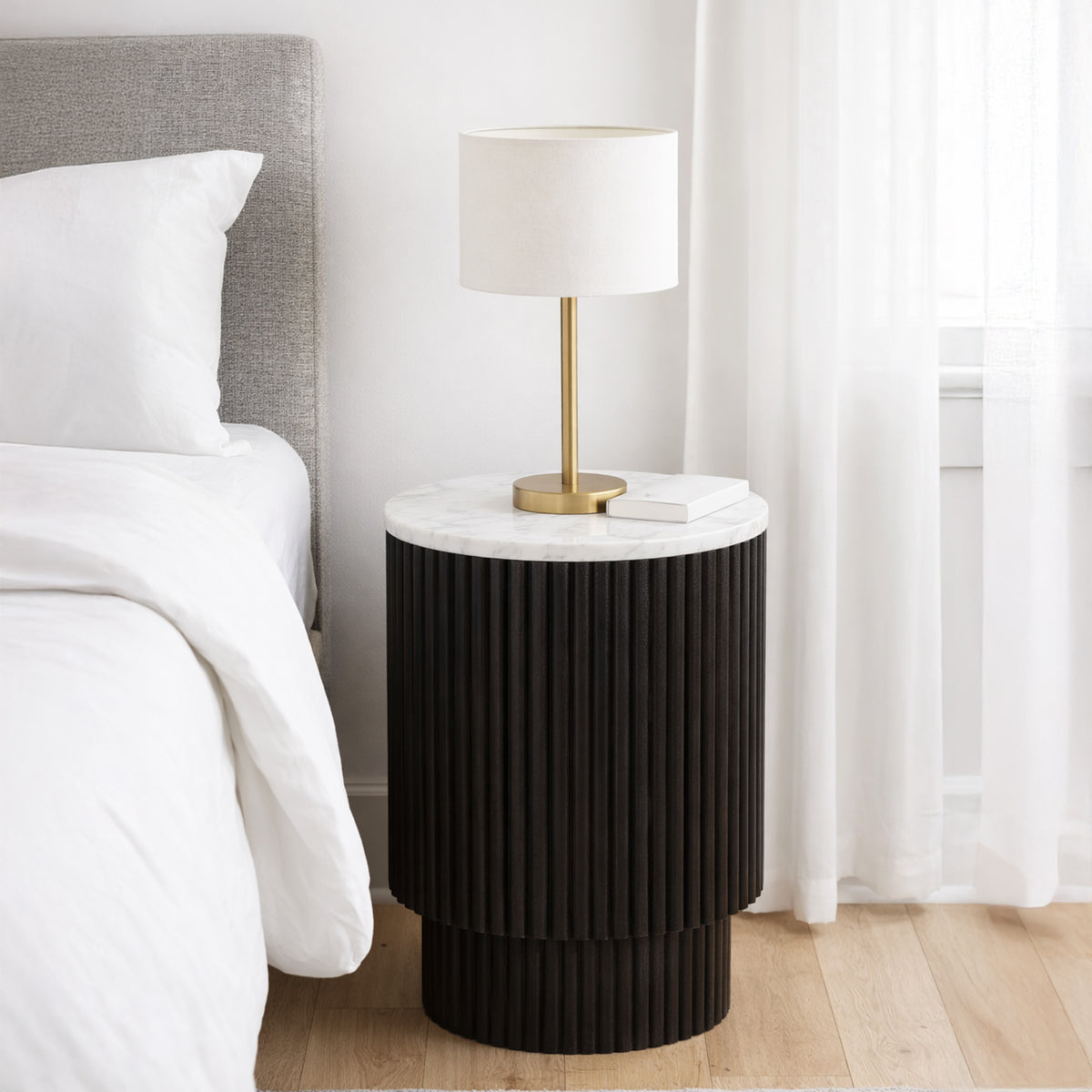 Table d’appoint ronde avec rangement Reyna – fini NOIR/BLANC | World Wide