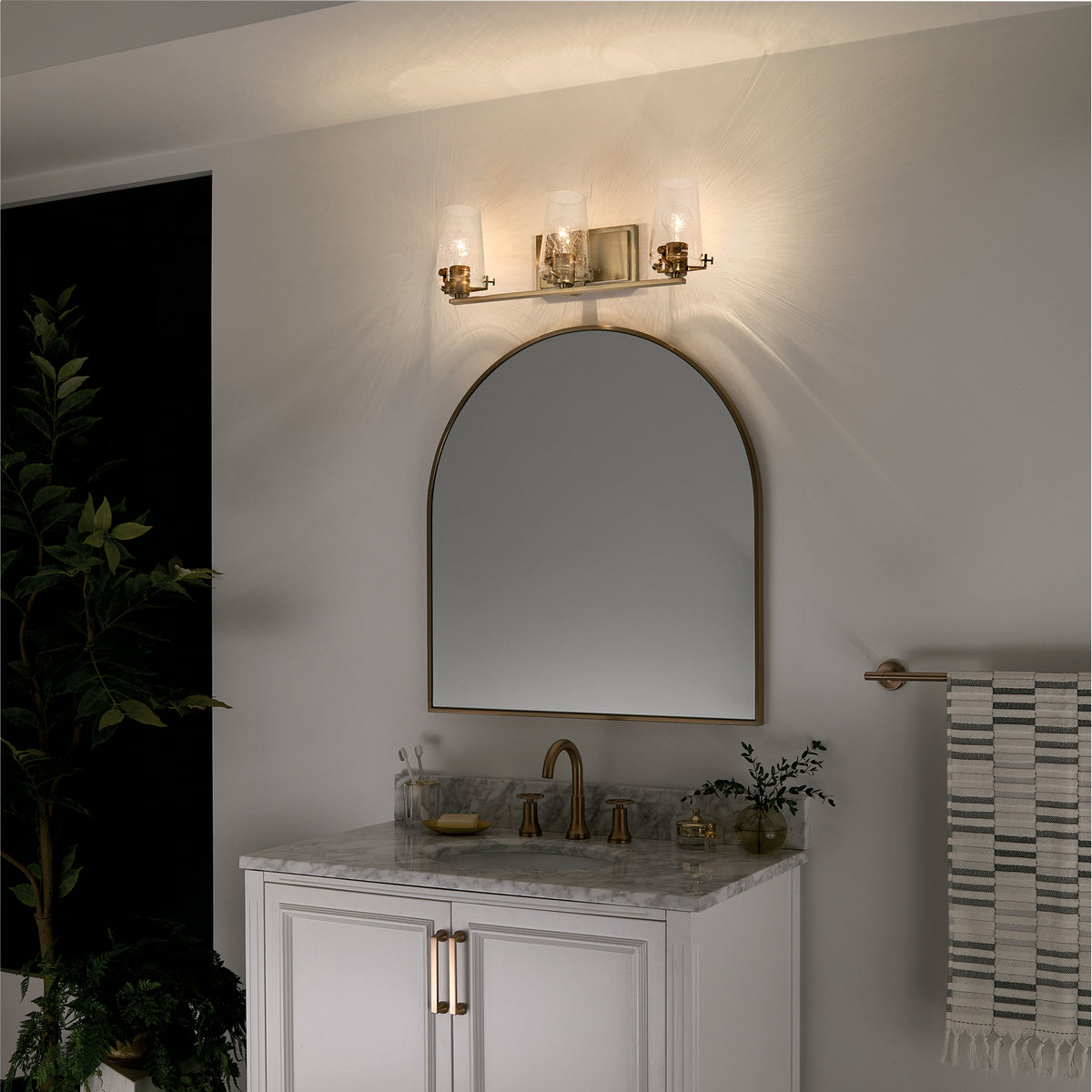 Applique de salle de bain 3 lumières | Alton