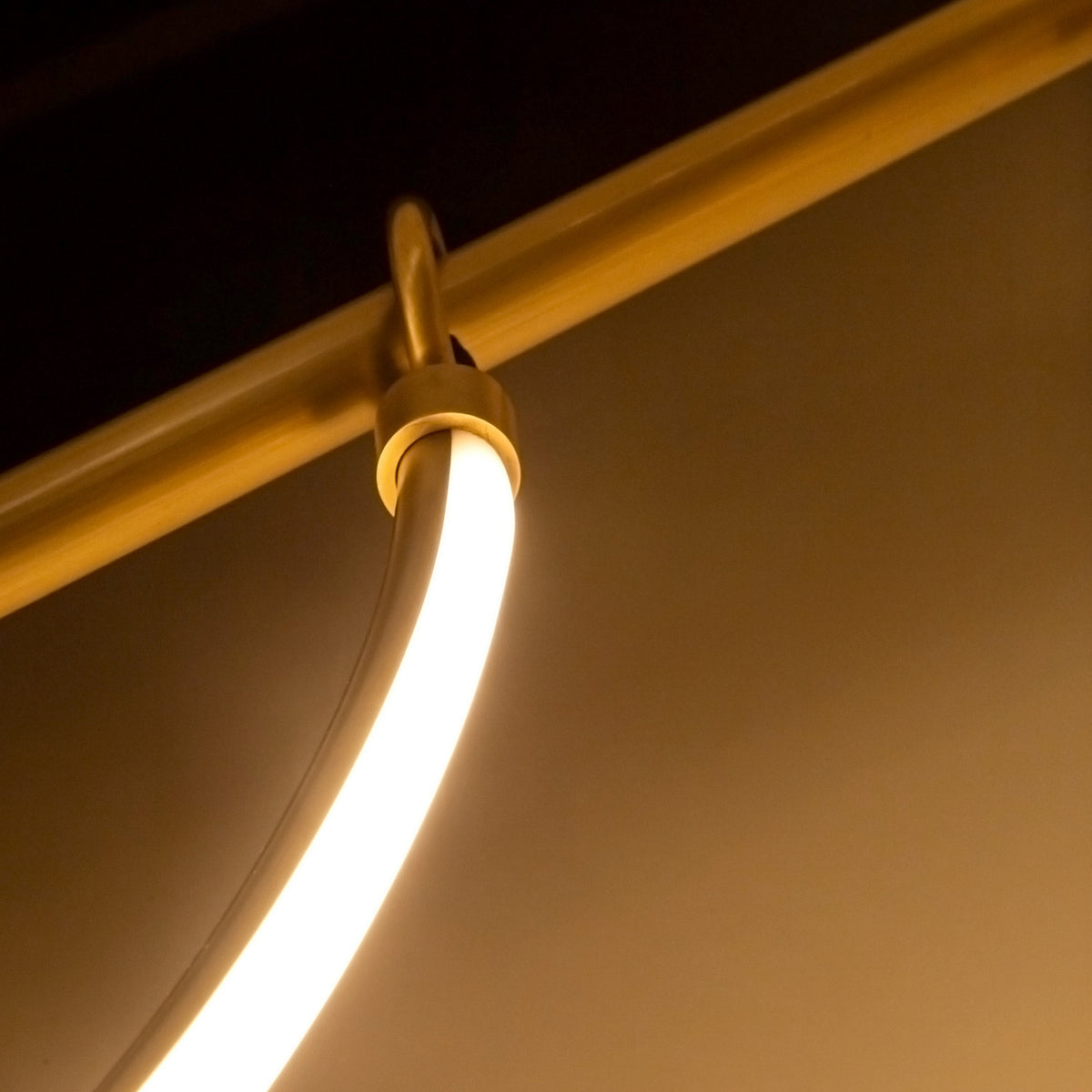 Suspension linéaire DEL | Aryas